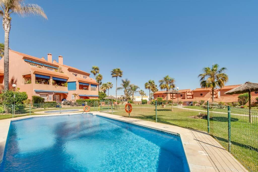 Beachfront Townhouse Estepona Extérieur photo