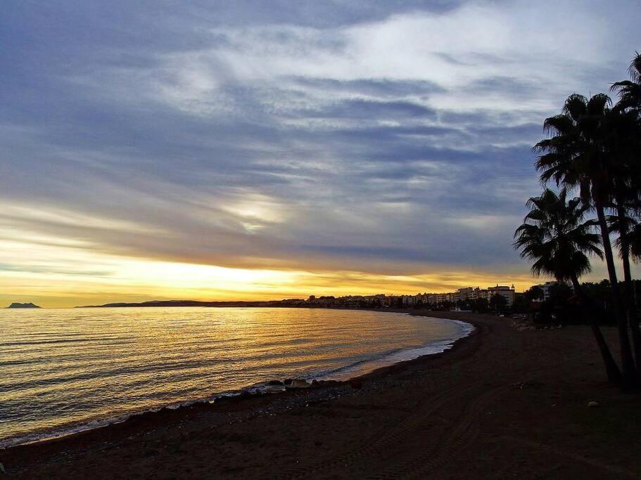 Beachfront Townhouse Estepona Extérieur photo