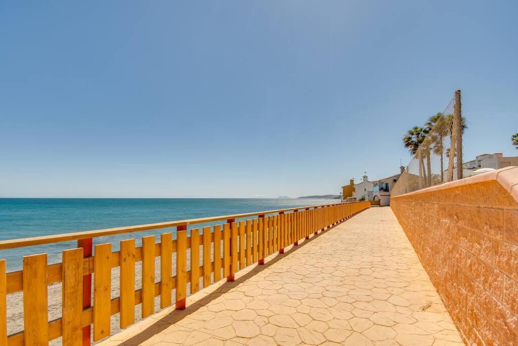 Beachfront Townhouse Estepona Extérieur photo