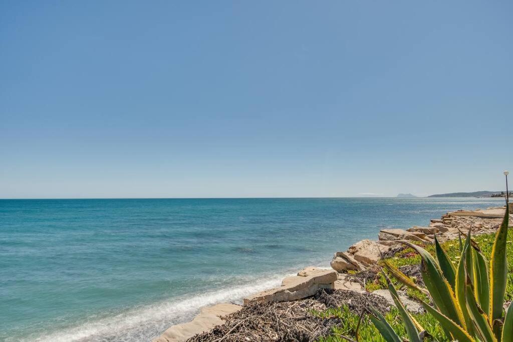 Beachfront Townhouse Estepona Extérieur photo