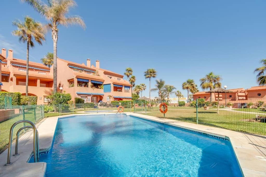 Beachfront Townhouse Estepona Extérieur photo