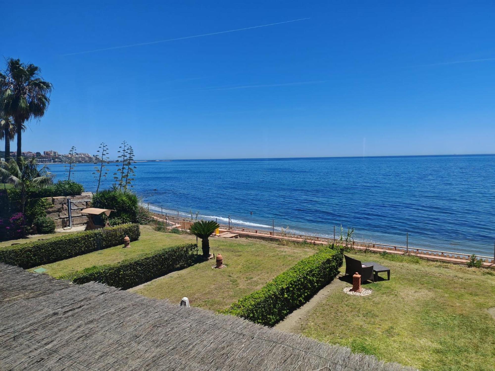 Beachfront Townhouse Estepona Extérieur photo